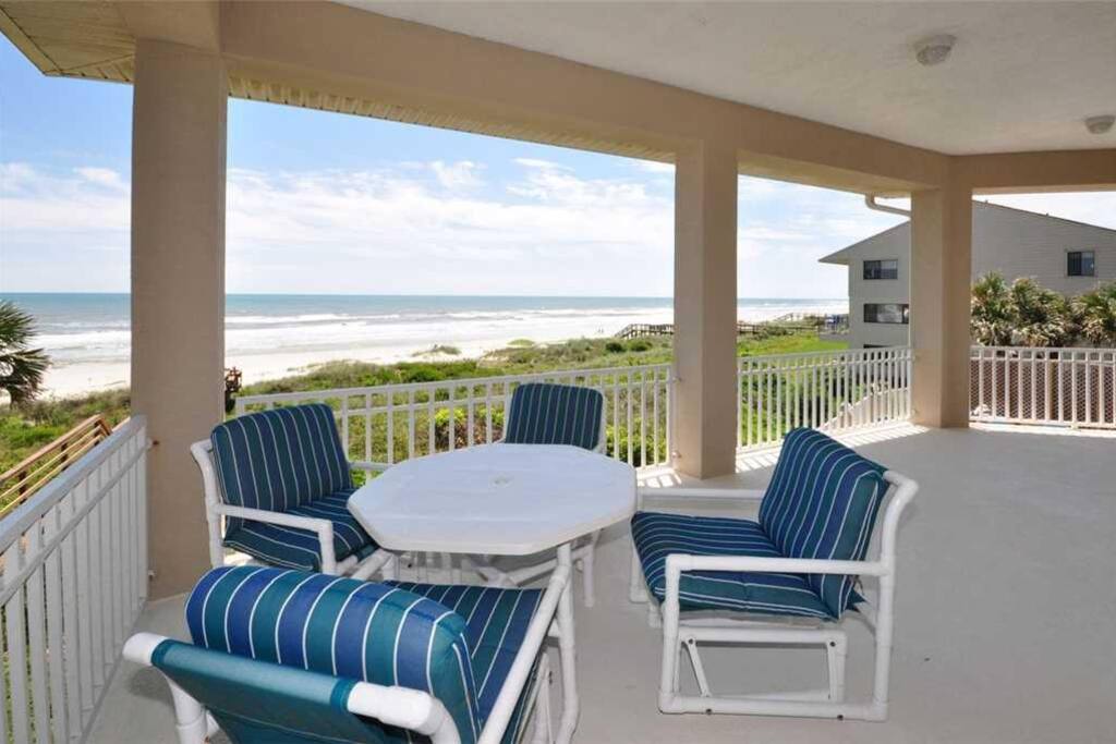 The view from the balcony is spectacular - Start your day with a cup of coffee on the 2nd-floor balcony as you watch the sun rise