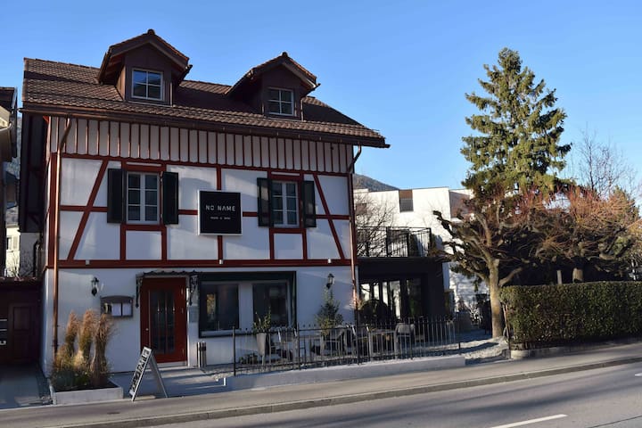 Ideal für Kurzaufenthalt direkt beim Bahnhof Chur