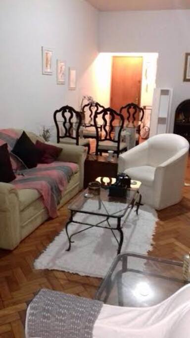 Sala imensa, com 3 ambientes