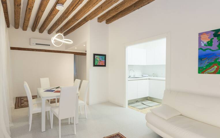 CA SAN LUCA FLATS 2ND FLOOR gallery image 3