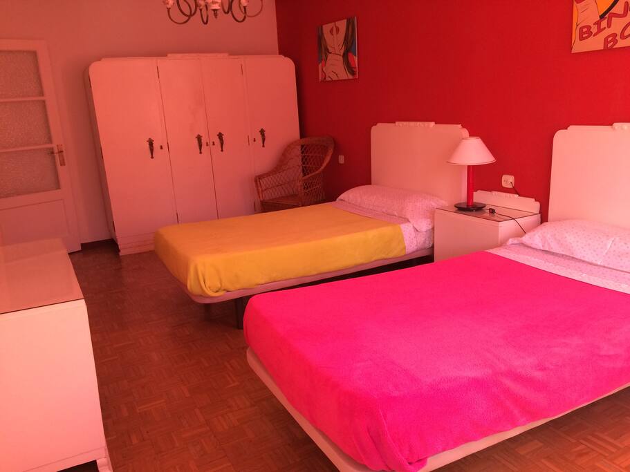 Habitación 1 / Bedroom 1