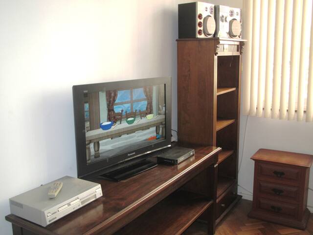 3 BLOCKS FROM THE BEACHES OF COPACABANA/IPANEMA gallery image 5