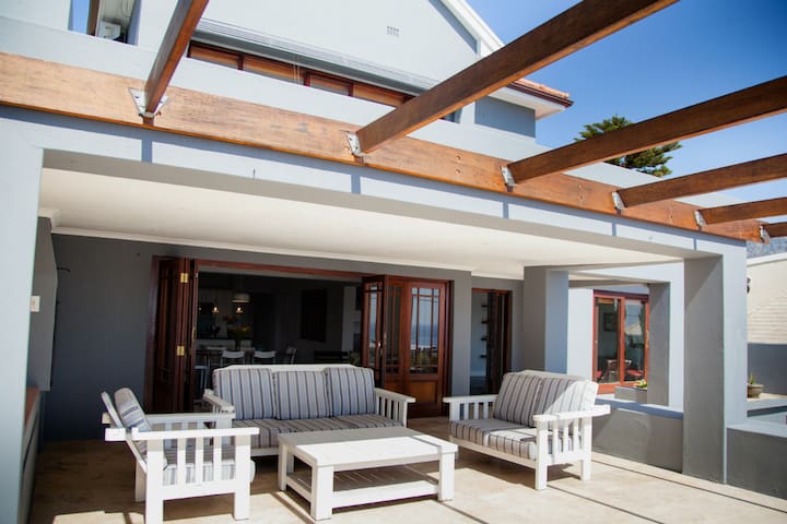 Camps Bay Beach Delight gallery image 2