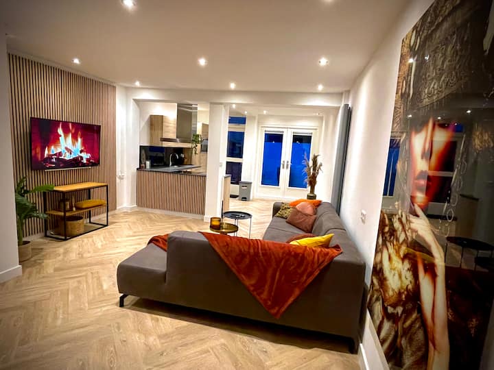 Luxury house in Eindhoven, 5 min walk to the city center! Houses for