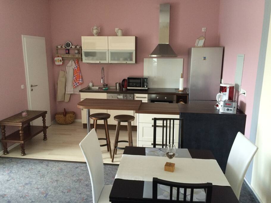 Küchen-/Essbereich (kitchen/dining room)