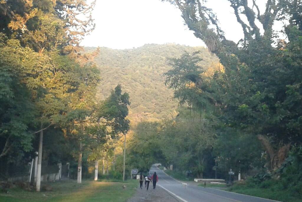 Avenida Aconquija, rumbo a la cima del cerro San Javier, en la intersección con calle Los Pinos, por donde se accede a nuestra vivienda.