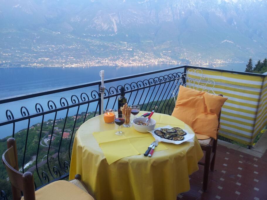 der Blick vom Balkon auf Malcesine