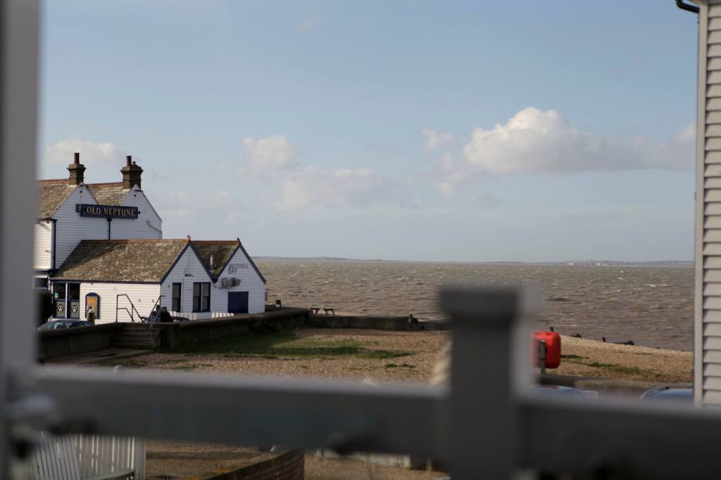 Luxury Beach Cottage With Amazing Sea Views Townhouses For Rent