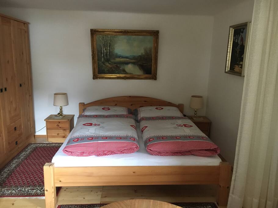 Das Doppelbett im Wohnzimmer
