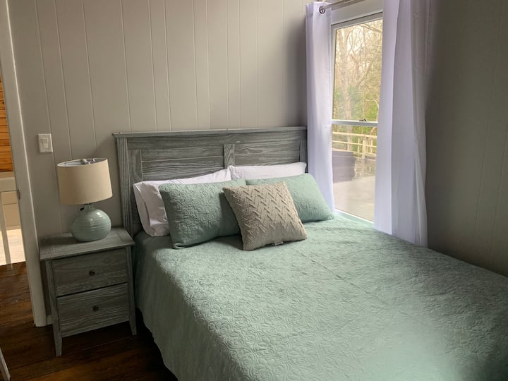 Dormitorio 3 en el nivel 2: cama queen.
