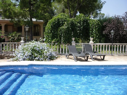 Huge terrace & gardens, pool + live-in caretaker