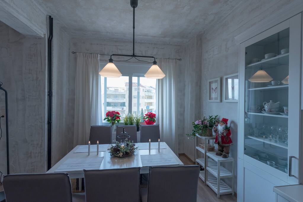 Bright spot, great view and Stylish dining table