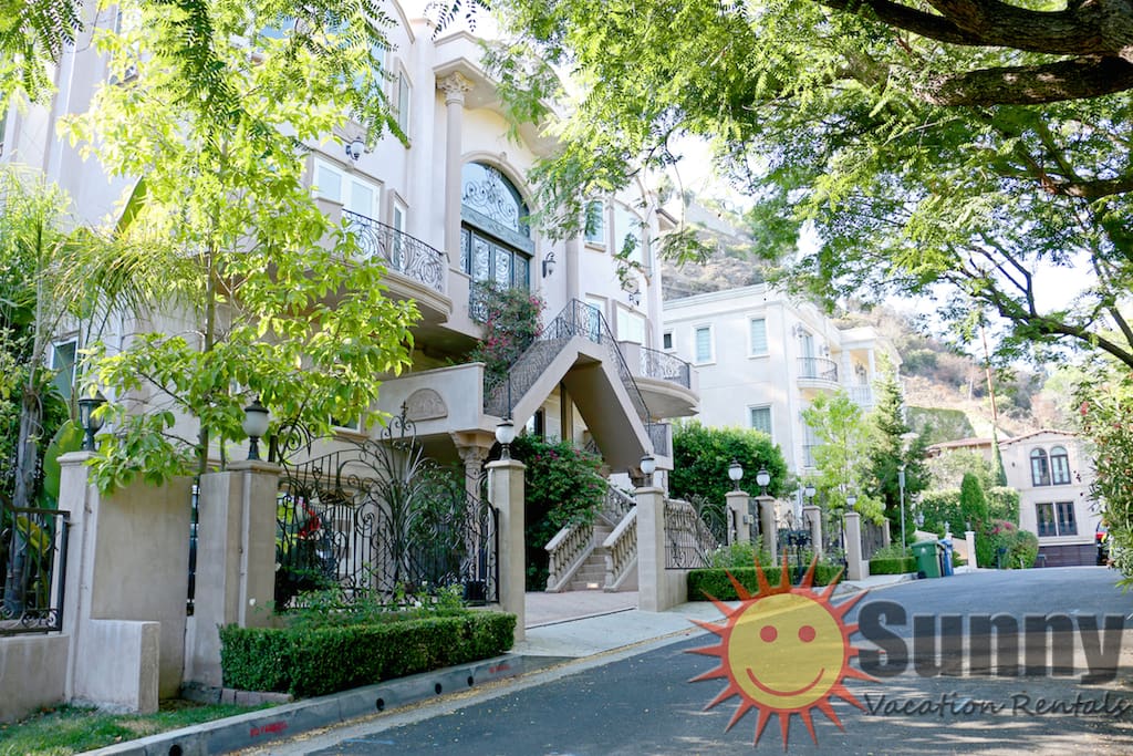 Beautiful 6 Bedroom complex in Beverly Hills