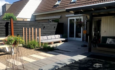 Sunny house on the water in Grou (Friesland)