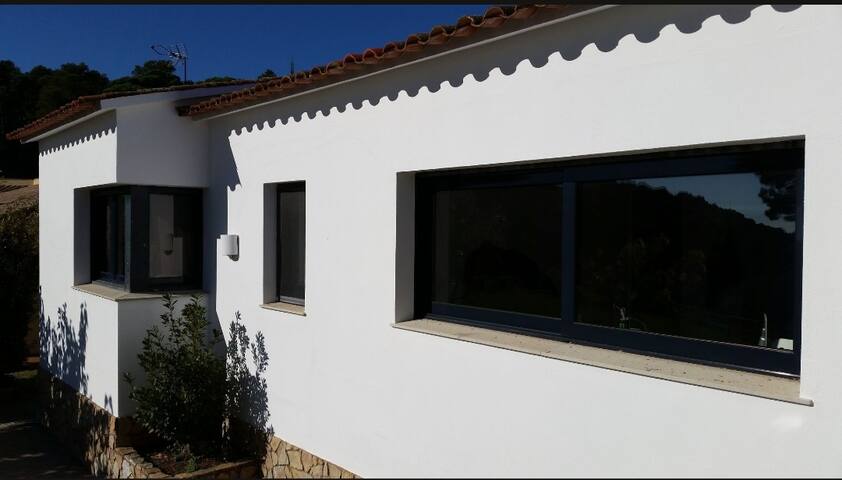 Amplio y confortable chalet con vistas al mar. gallery image 3