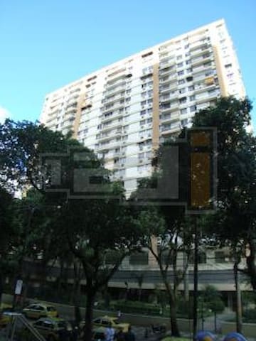 Belo apartamento junto ao Maracanã