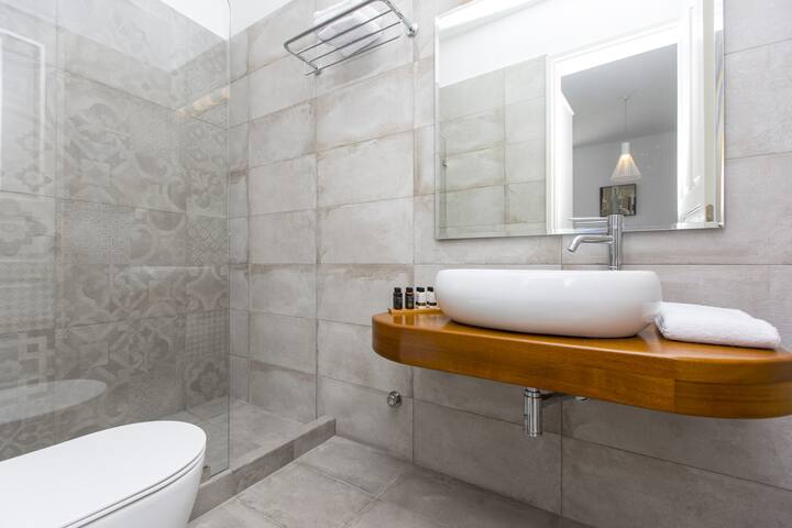 Two Apartments with Sea and Castle view 5-8 people gallery image 5