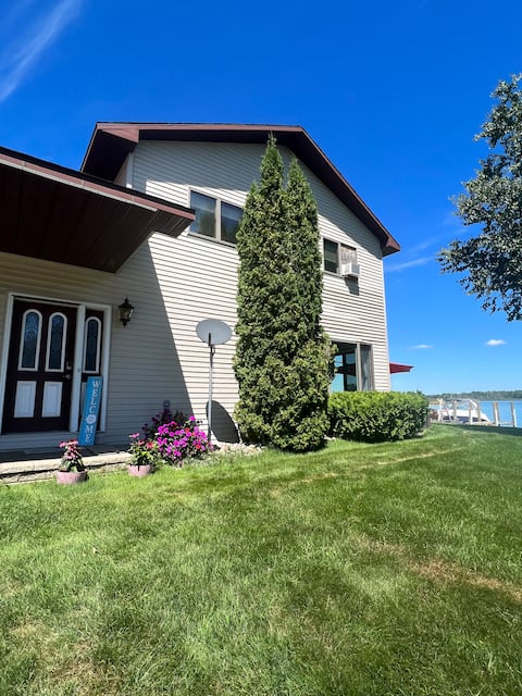 Sauna/1 bedrm./1 and 1/2 bath/sleeps 6/1200 sq ft