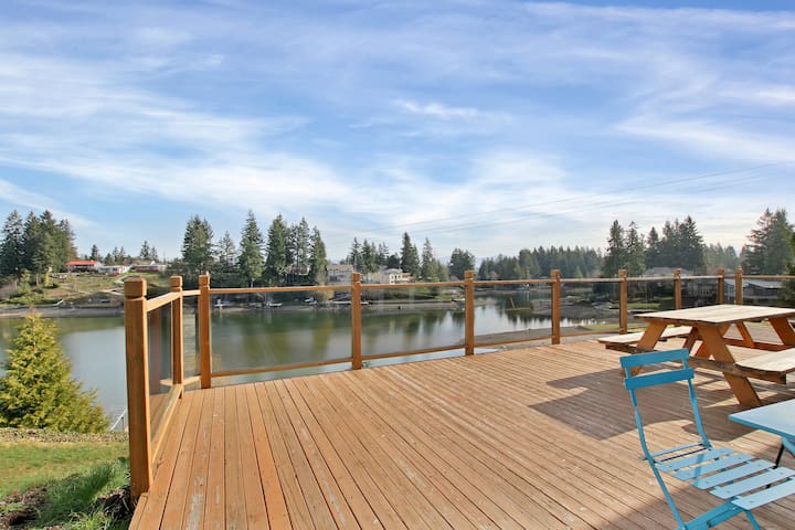 Lake Front, Perfect for Families, Open Concept