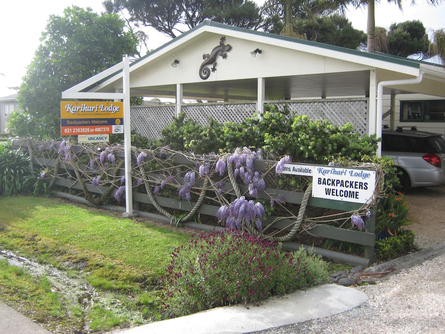 The front entry to Karikari Lodge.