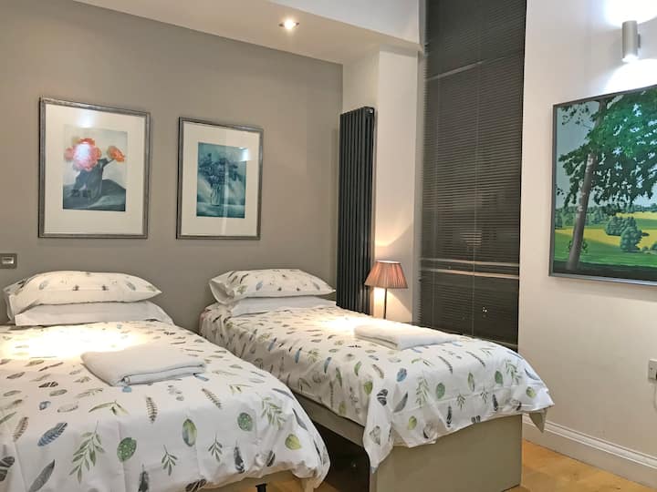 אפשרות חדשה בחדר שינה 3 עבור שתי מיטות יחיד או מיטת קינג סייז יחד.