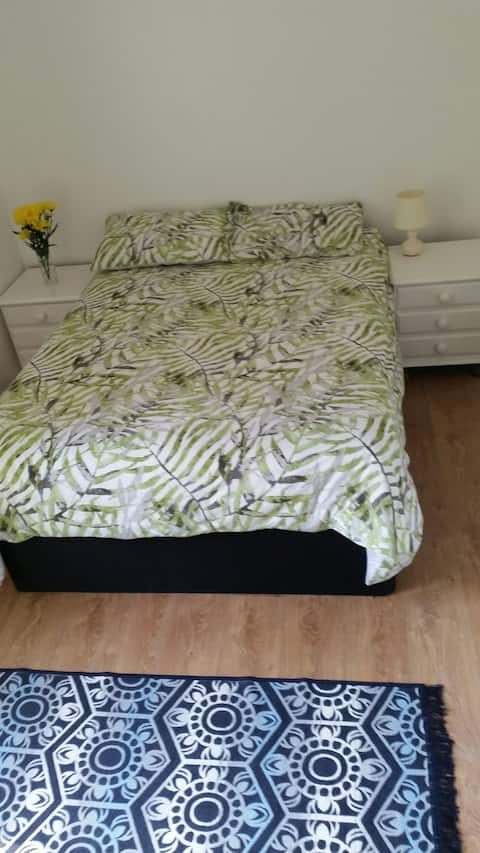Large Double Room with parking,University area