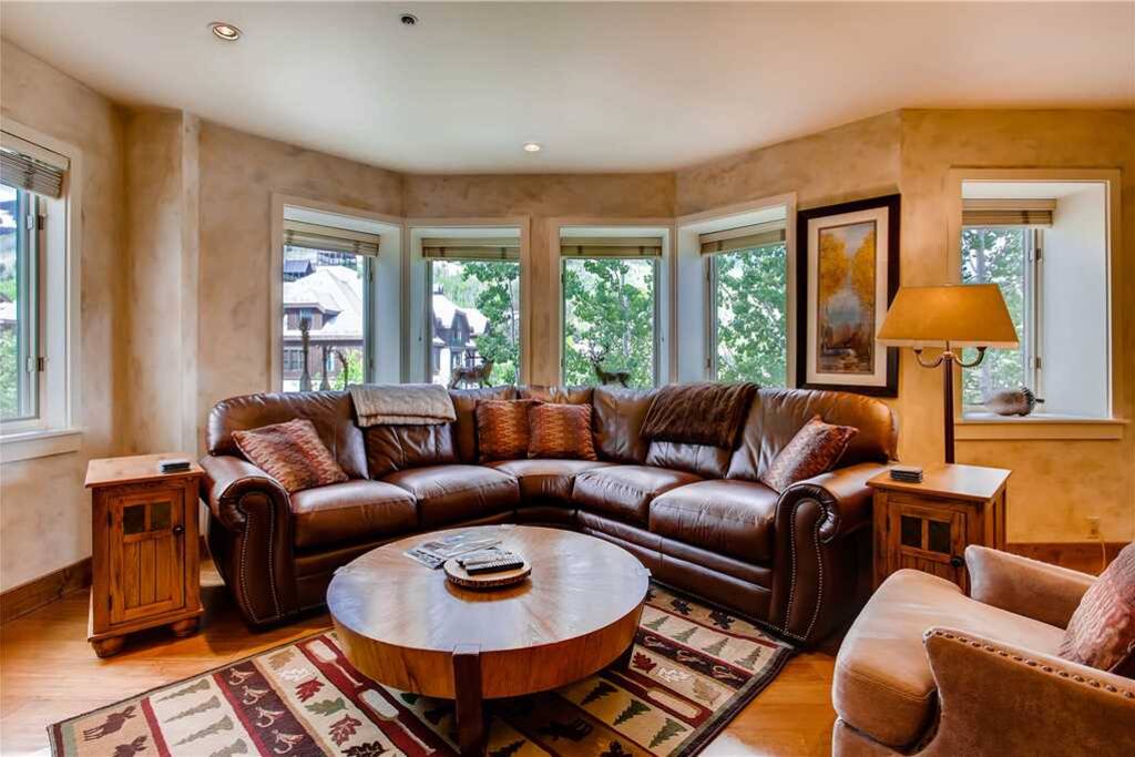 Lovely Sectional in Living Area - VAILBUTLER