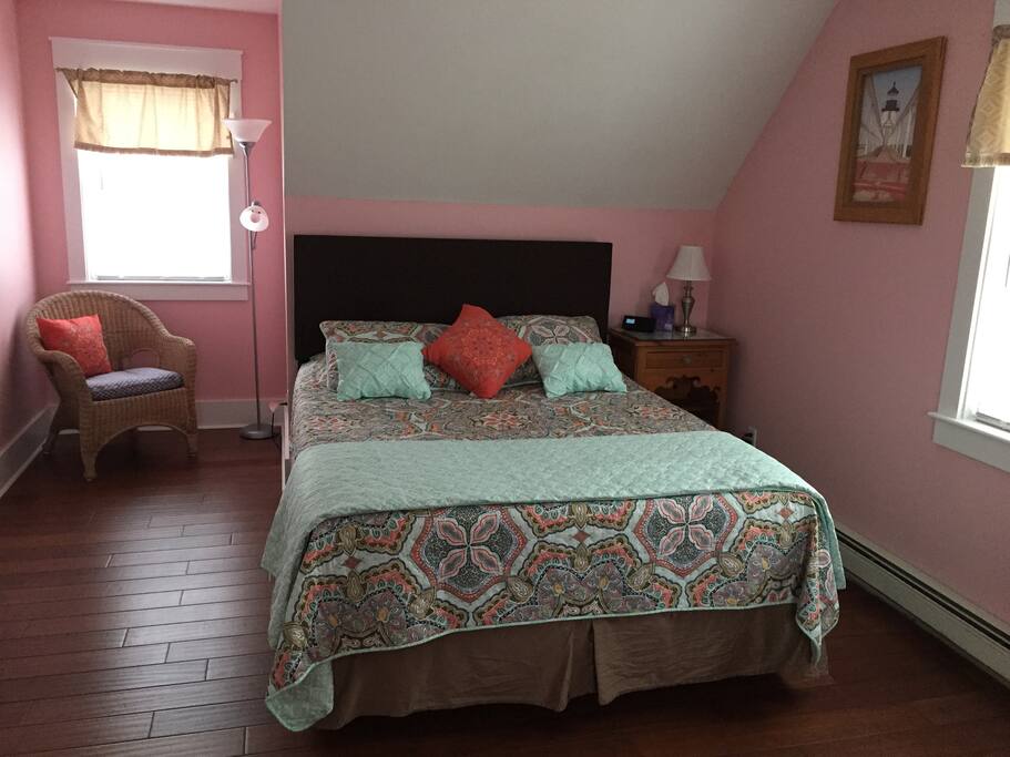 Bedroom with Queen Bed.