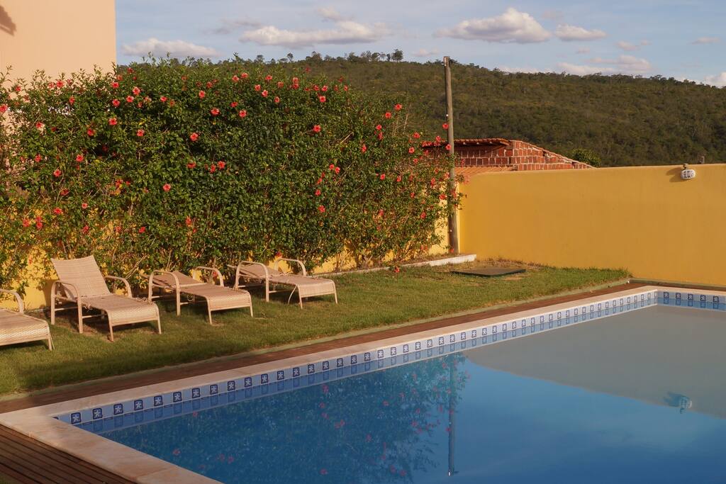 Área comunitária piscina . Churrasqueira e quadra de paddle tênis adjacentes ao espaço piscina