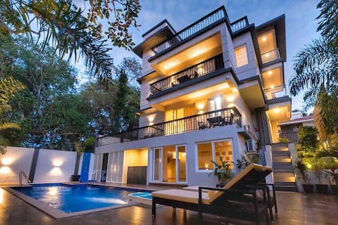 Luxury Villa Mitra-5 BR Pool & Chef-Walk to Beach