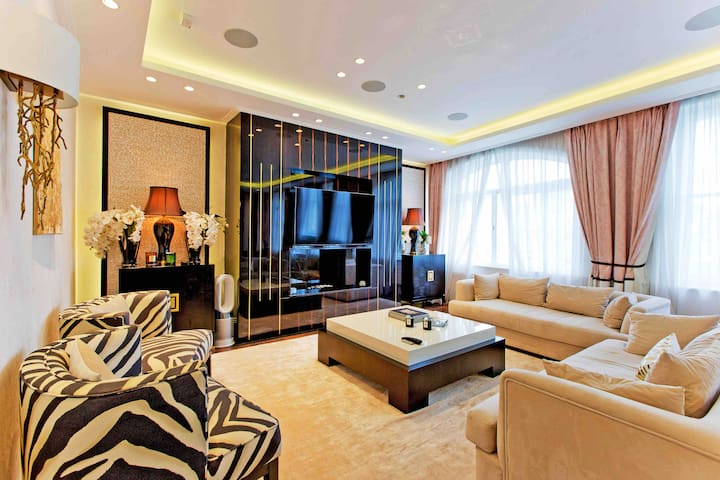 Luxury 3 Bed 3 Bath Knightsbridge opposite Harrods gallery image 4