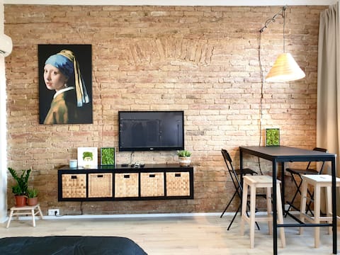 1912 Brick apt. Old Town-500m➡️🚂,Wifi,AC,HBO,☕mkr