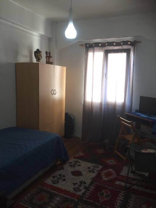 Habitación cómoda y espaciosa