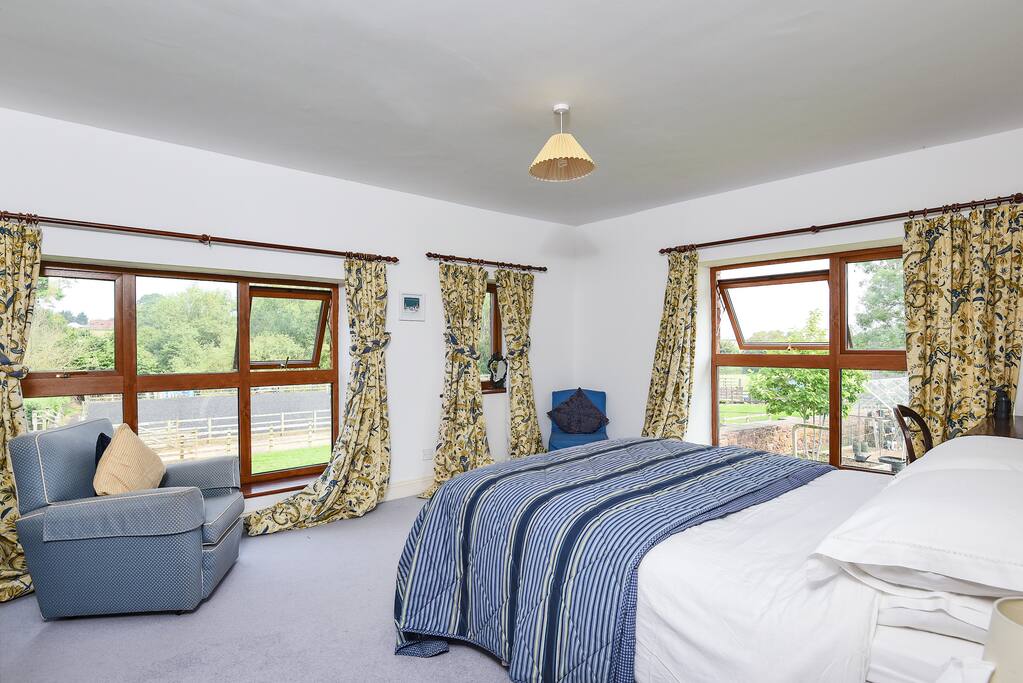 The 'Blue' bedroom with en-suite