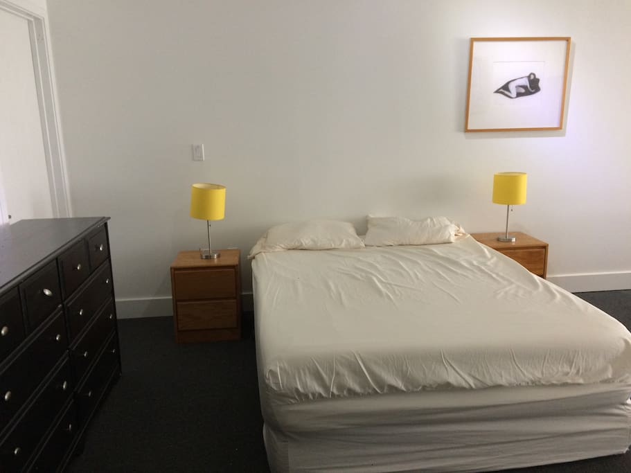 queen size bed