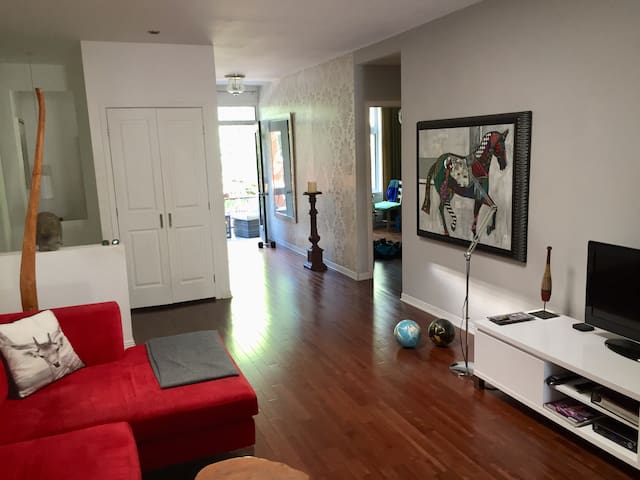 1BR in Le Plateau : Restos, Coffee, bagels. BOOK➡️