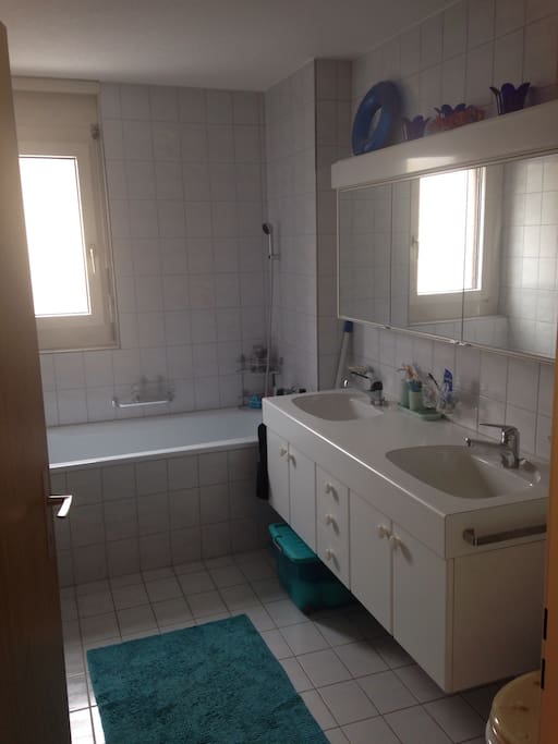 Bad 1 mit Wanne