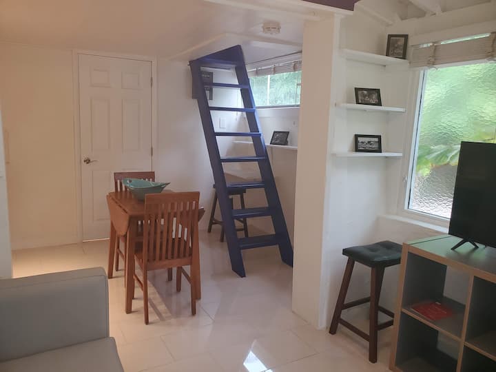 סולם שמוביל לחדר השינה