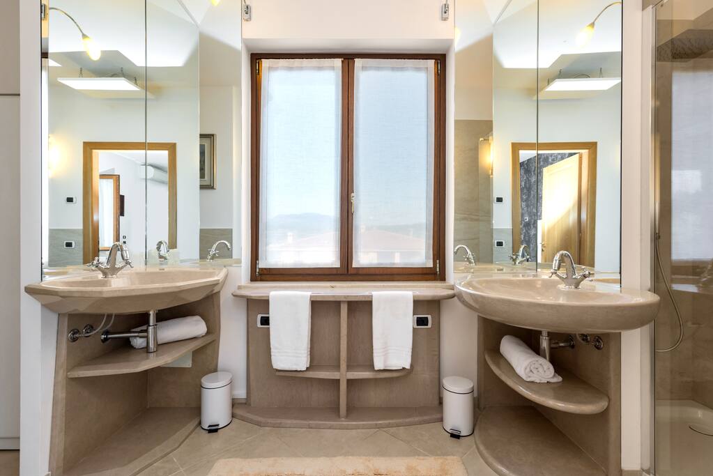 Queen shower bathroom