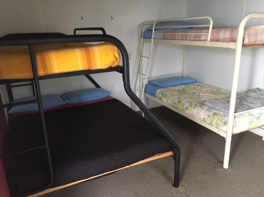 2 sets bunk beds, 1 dbl and 3 sgl
