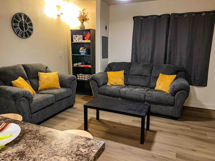 Cozy 2br/1b Across From Park - Colorado Springs, CO