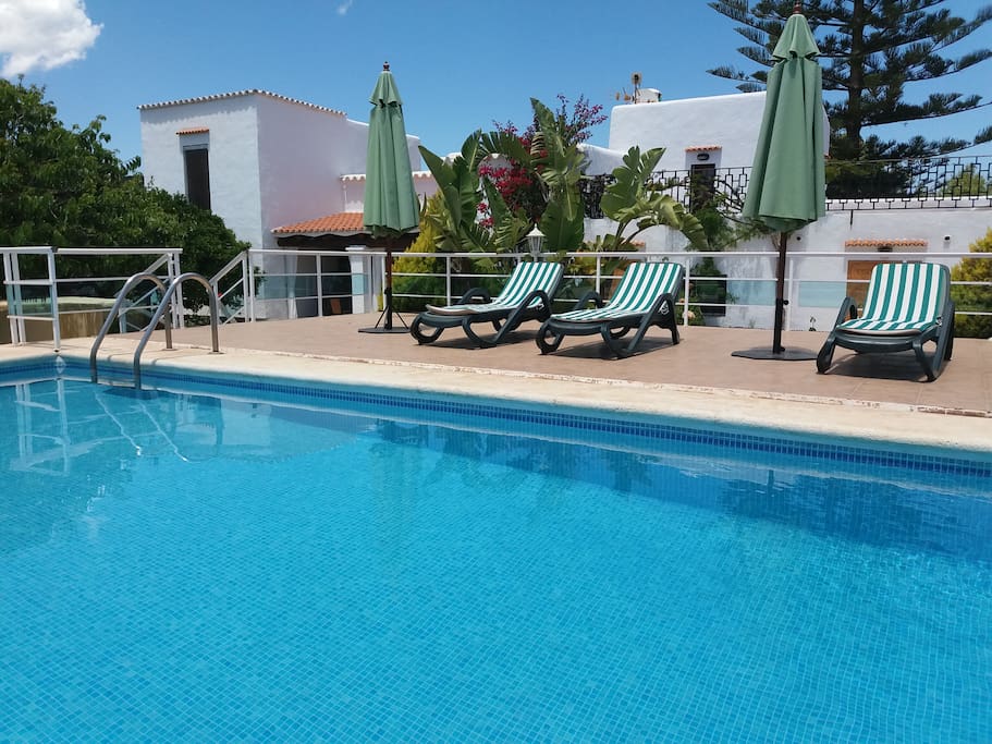 Piscina privada y casa