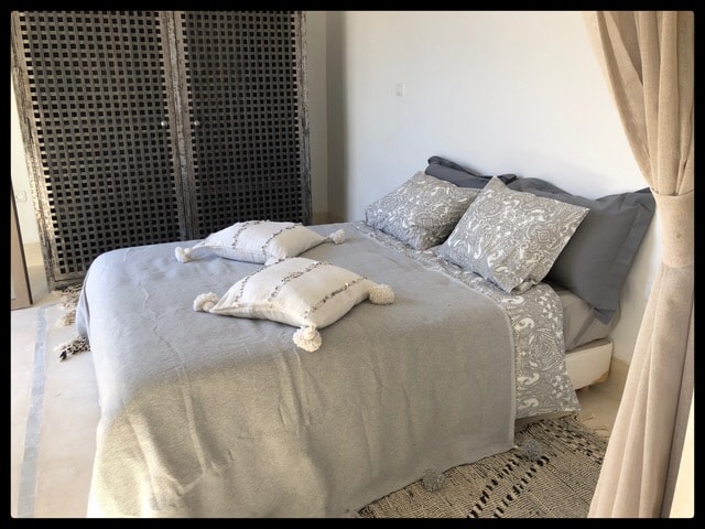 ห้องนอนที่ 4 ในสวนติดกับสระว่ายน้ำ เหมาะกับผู้ใหญ่ 1 คนหรือวัยรุ่น 2 คน เตียงมีขนาดเล็กกว่าในห้องนอนได้อีก 3 ห้อง 