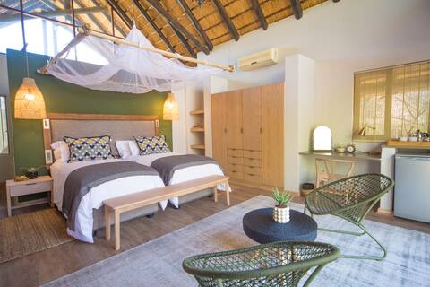 Ntamba Safari Lodge (Exclusive-use)