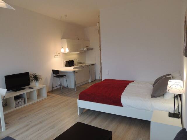 Sunny white studio in Warsaw center