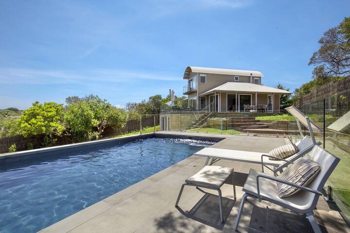 Sorrento Ave: Amazing pool & outlook, sleeps 14 gallery image 2