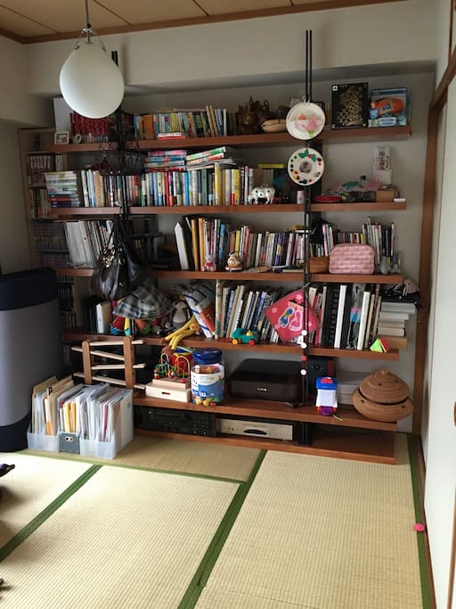 japanese room and many manga and book.