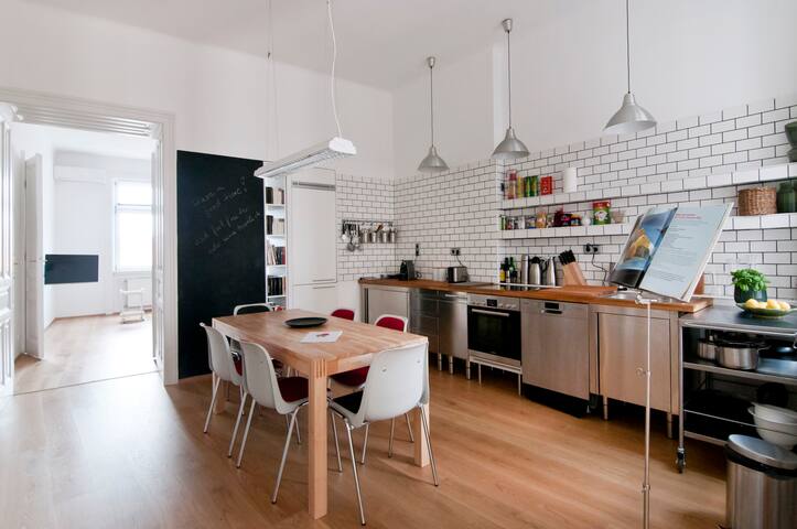 Luxury and spacious city-apartment gallery image 3