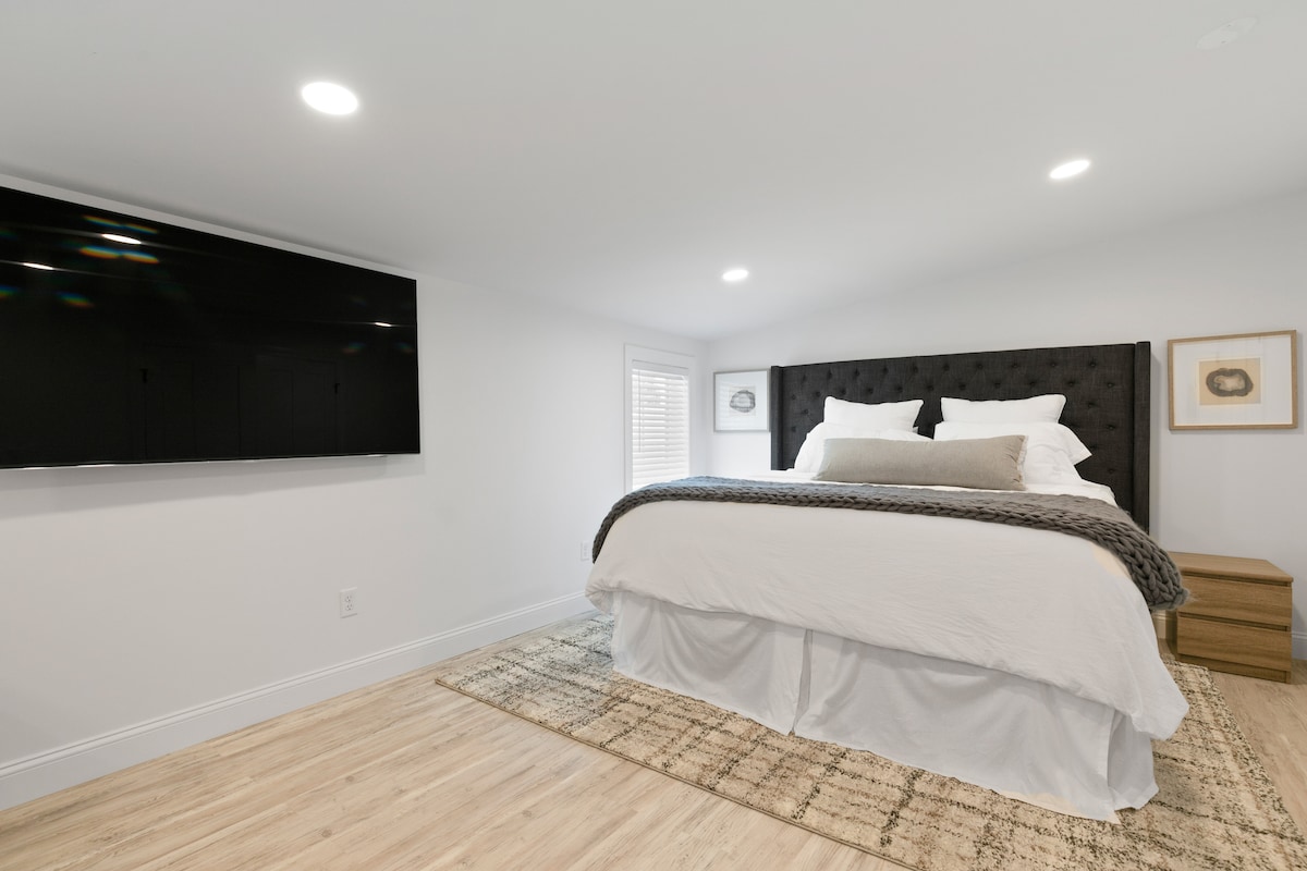 CHAMBRE #2 LIT KING SIZE DANS LA CHAMBRE PRINCIPALE (niveau supérieur)