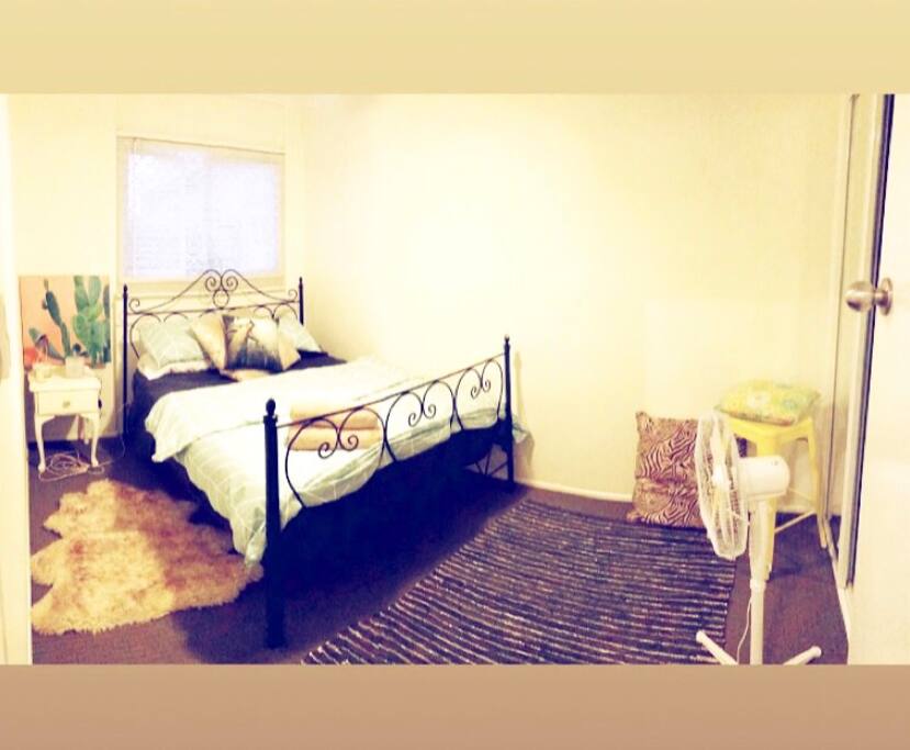 Guest room with comfy Queen bed & Built in cupboards